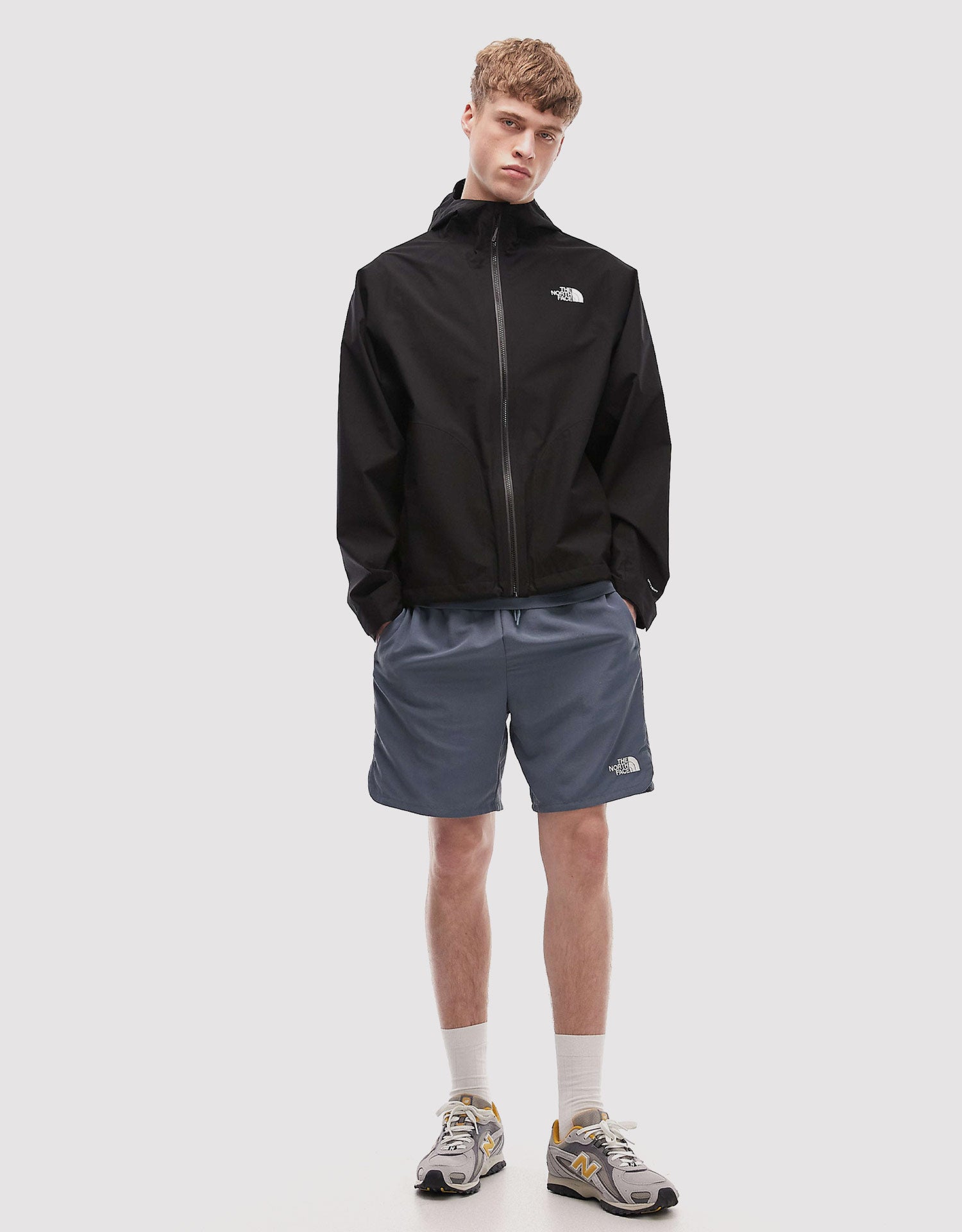 Wind jacket in black
