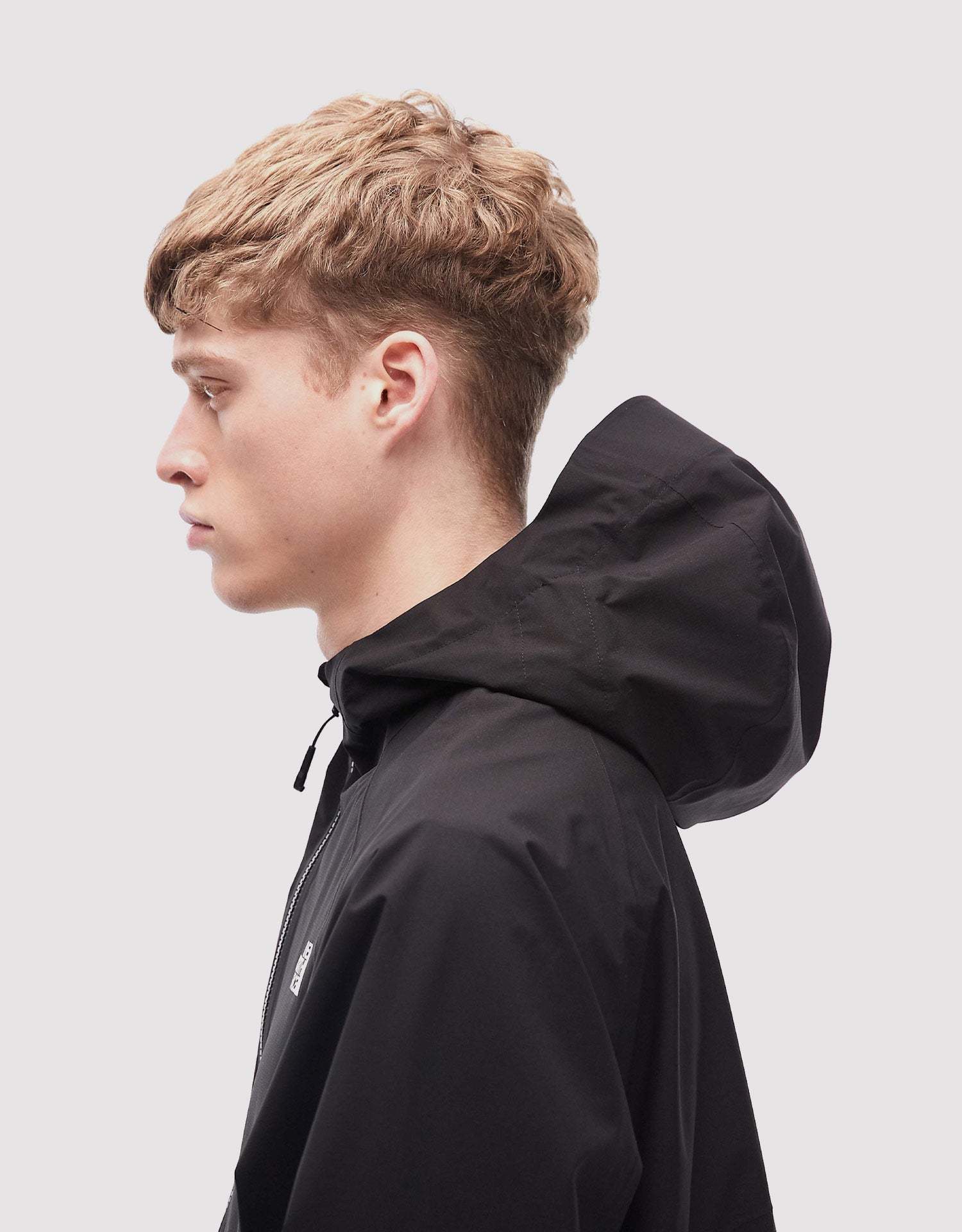 Wind jacket in black